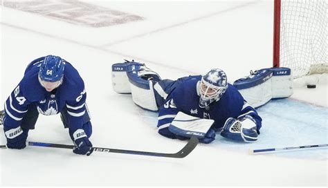 Lightning stave off elimination with Game 5 win over Maple Leafs