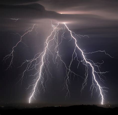 VIDEO. : Lightning strikes in Melbourne as 'very dangerous' storm warnings issued. Posted Wed 26 Jan 2022 at 8:57pm. Watch. 17s. Lighting is seen from a home in the Melbourne suburb of Airport ...