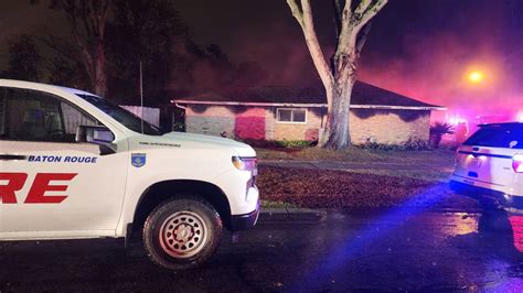 Lightning strike causes overnight house fire in Fenton, Missouri