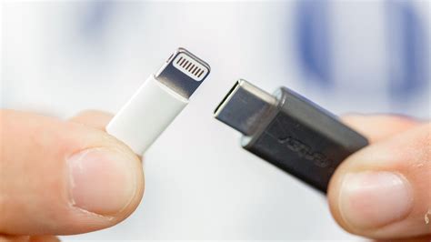 Lightning vs usb c. 16 Jul 2019 ... In fact, if you're using Apple's free iPhone charger, a new one will charge your phone three times faster. USB-C is also becoming a more ... 