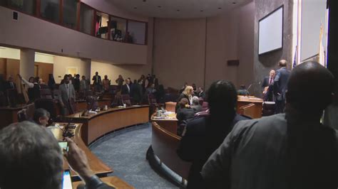 Lights shut off during immigration chaos at Chicago City Council special meeting