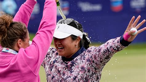 Lilia Vu wins 1st major at Chevron in playoff over Angel Yin