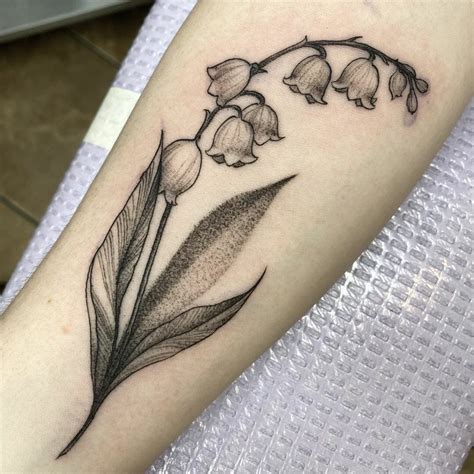 In most cultures, this flower symbolizes purity, as well as sweetness and motherhood. This flower tattoo symbolizes birth and is one of those valley flowers that can suit both men and women. Lily of the valley tattoos can be shown in different ways. Due to their interesting shape they look both good as black lines or a full colour design.. 
