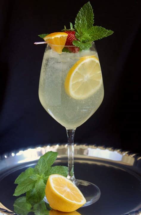 Limoncello cocktail recipe. Mixing Gatorade with alcohol would just create a juice cocktail. Gatorade, although a sports drink, is a juice. There are several drink recipes available through online sources suc... 