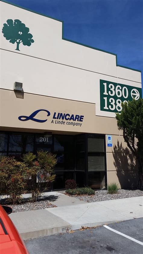 A The phone number for LINCARE INC. is: (716) 662-7444. Q Where is LINCARE INC. located? A LINCARE INC. is located at 40 CENTRE DRIVE, SUITE 700, Orchard Park, NY 14127. Q What is the internet address for LINCARE INC.? A The website (URL) for LINCARE INC. is: https://www.lincare.com.. 