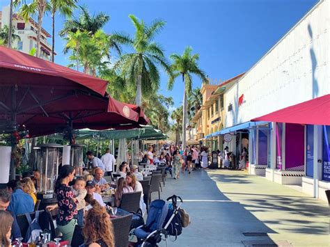 Lincoln avenue miami beach. Lincoln Road in Miami Beach is a place where tourists and locals alike gather any day of the week. It's a great place for people watching and for soaking in that South Beach sunshine without actually stepping onto the sand. Since the early 20th century, this part of town has been the social center of the island and it was once home to Saks ... 