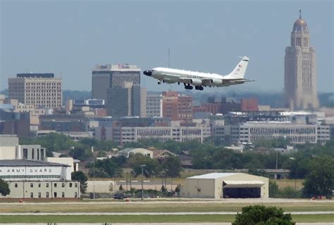 Lincoln ne airport. Do the classics—a tour of the Nebraska State Capitol, a lively night out in the Historic Haymarket District.See a Broadway show or headlining musicians at the Lied Center for Performing Arts or Pinnacle Bank Arena.Do the family thing at Lincoln Children's Museum or the Lincoln Children's Zoo.Then make time for some surprises: discover the botanic … 