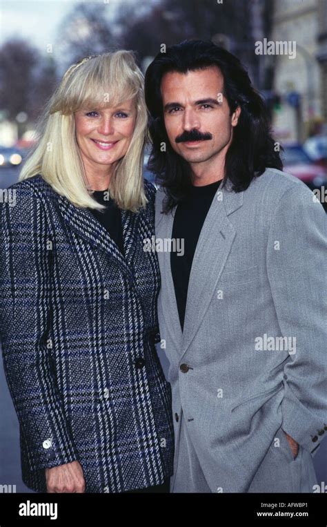 Linda evans and yanni split