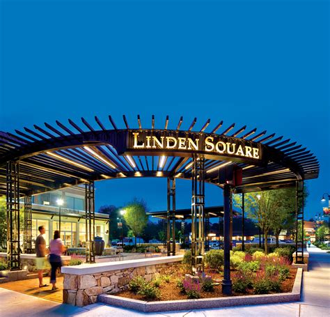 Linden square. Linden Square is in Eastside in the city of Riverside. Here you’ll find three shopping centers within 0.6 mile of the property. Five parks are within 12.0 miles, including UCR Botanic Gardens, Louis Robidoux Nature Center, and California Citrus State Historical Park. 