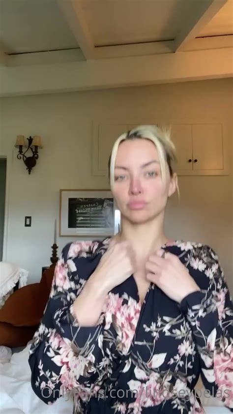 Lindsay pelas  onlyfans leaked