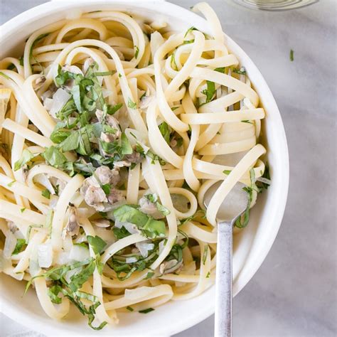 Linguine with Clam Sauce / Belkys