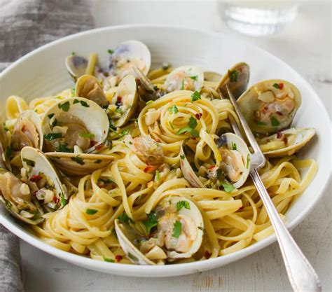 Linguine with White Clam Sauce Saveur