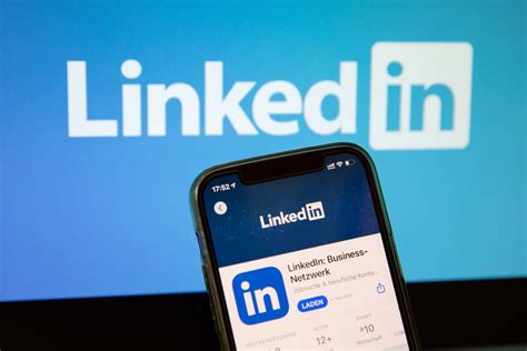 LinkedIn Ending Stories Feature to Focus on Short Form Video