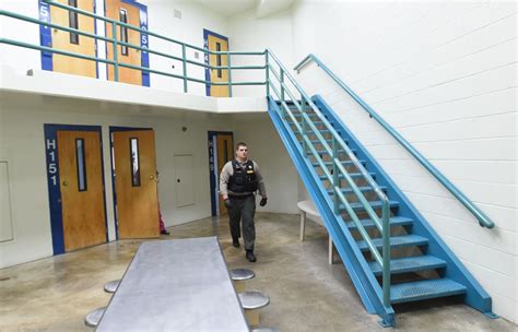 Linn County OR Jail is a Medium security level County Jail located 