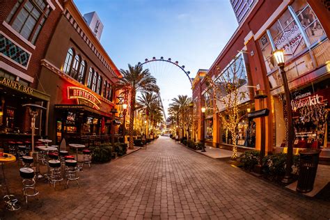 Linq promenade. The LINQ has celebrity restaurants, a high-tech casino, sky-high attractions and so much more that it’ll make your head spin. But we promise in a good way. See what exciting shows are coming to The LINQ Hotel + Experience, the … 