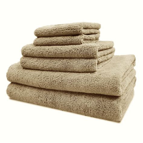 Lint free towels. New towels should be washed prior to use as directed on the tag. For the first wash only, one cup of vinegar should be added during the wash cycle to set the towel’s color and prev... 