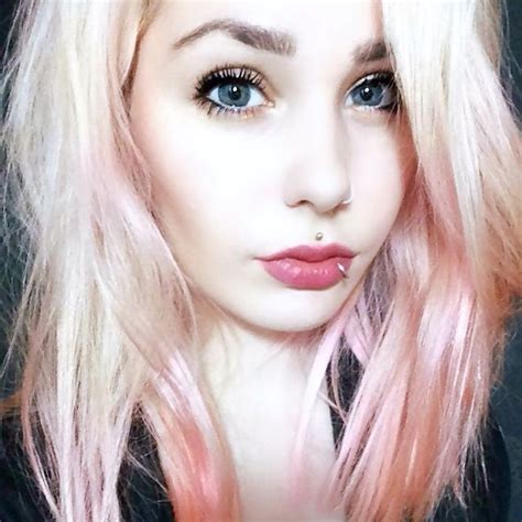 Mar 17, 1995 · Swedish YouTube personality who is widely known for her Linzor channel. She has gained popularity there for her emo and anime themed makeup, fashion, and beauty tutorials. Before Fame. She began her YouTube channel on January 21, 2012. Trivia. She has amassed more than 900,000 subscribers to her YouTube channel. 