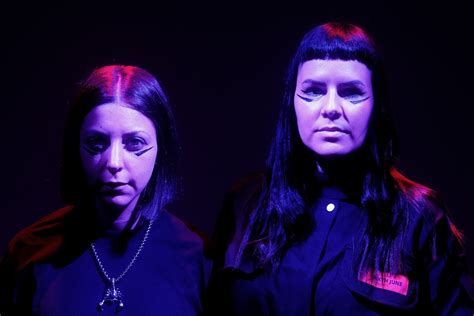 Lion in a Cage Minuit Machine.