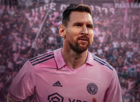 Lionel Messi makes it official. He signs with Inter Miami and Major League Soccer.