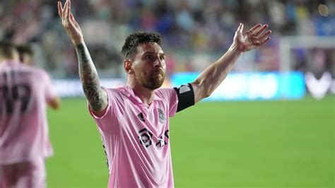Lionel Messi scores dramatic game-winning goal in his Inter Miami debut against Cruz Azul