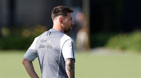 Lionel Messi takes to the practice field for 1st time since signing with Inter Miami