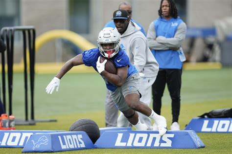 Lions RB Mohamed Ibrahim, a Baltimore native, carted off the field in first NFL game vs. Ravens