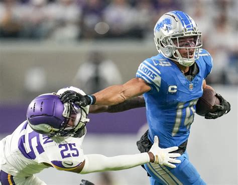 Lions hang on to beat Vikings 30-24 and clinch 1st division title since 1993