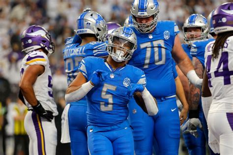 Lions hang on to beat Vikings 30-24 for 1st division title since 1993