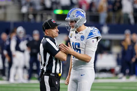Lions take issue with officials after potential winning 2-point pass is negated by penalty