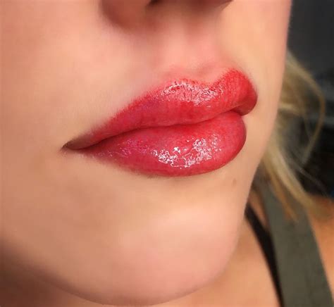 Lip blush tattoo. May 5, 2023 · What Is Lip Blushing? “Lip blushing is a cosmetic tattoo that is completed on the lips to give the look of anywhere from a tinted Chapstick to more of a lip stain,” explains Noel. “It is ... 