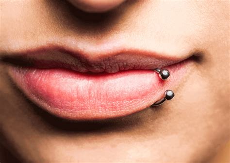 Lip peircing. In short, they are a type of lip piercing in which two piercings are done on the lower lip. The piercings are done at an equal distance from the center of the lip so that it looks like the fangs of a snake. Typically, a ring or a stud is worn in each piercing. The term is also sometimes used for two piercings placed on the eyebrows, tongue, or ... 