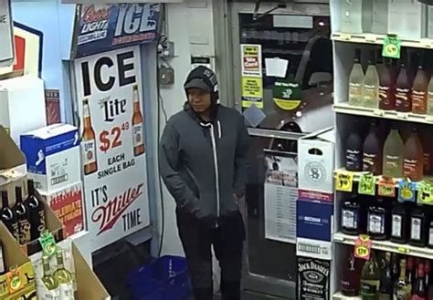 Liquor store, restaurant employees robbed at gunpoint in Cicero
