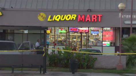 Liquor store clerk shot by customer in Oakland