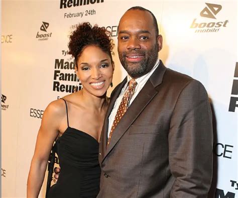 Lisa arrindell husband. Nov 9, 2023 · Music is dominating the upcoming BET+ holiday film Favorite Son Christmas, starring Tank, The Walls Group’s Darrel Walls, Serayah, MC Lyte and Madea’s Family Reunion star Lisa Arrindell. The ... 