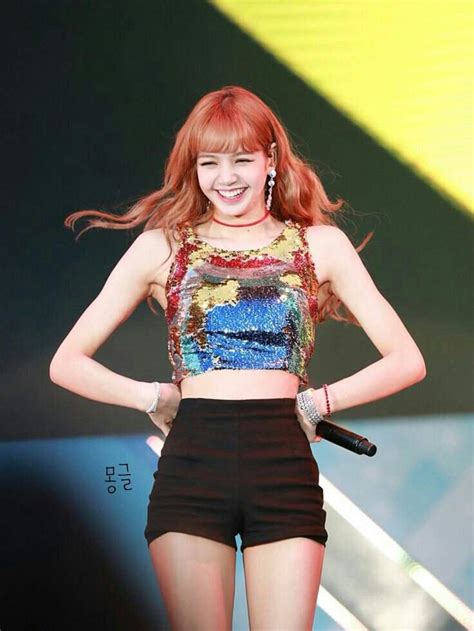 Oh damn, Jisoo, Lisa, Jennie, and Rosé of Blackpink (블랙핑크) killed it on stage at Coachella with a sizzling hot performance on Weekend 2 Day 2! This K-pop group is bringing the heat and you don’t want to miss out on our recap of the action. Get a taste of the excitement and check out these badass babes in action! 