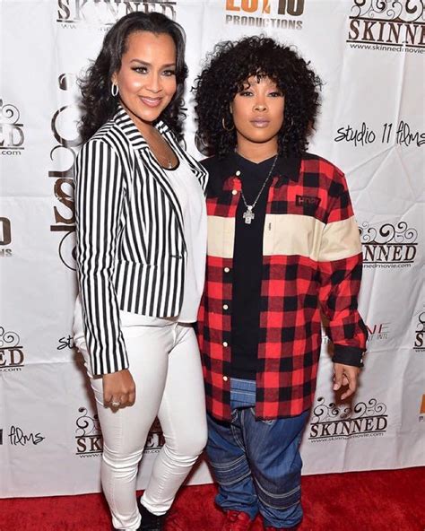 Lisa raye sister da brat. June 20, 2023 · 3 min read. 8. As her pregnancy nears its end, rapper Da Brat. is sharing some sweet moments with her older sister LisaRaye McCoy. “When your big sister pulls … 
