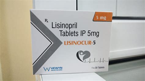 Lisinopril reviews. The efficacy of lisinopril in reducing blood pressure is well established in younger populations, and many trials now show it to be effective in lowering blood pressure in elderly patients with hypertension. In comparative and non-comparative clinical trials, 68.2 to 89.1% of elderly patients responded (diastolic pressure < or = 90 mm Hg) to ... 