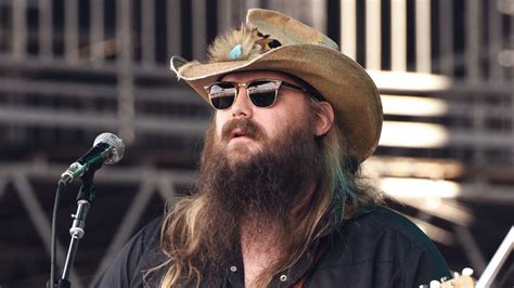 Watch how a country music star Chris Stapleton delivers a stunning performance of the national anthem at the Super Bowl LVII. See the reaction of a fan who is amazed by his powerful voice and .... 