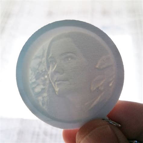 Lithophane Keychain, circle - Custom 3D Printed Photo Manubim