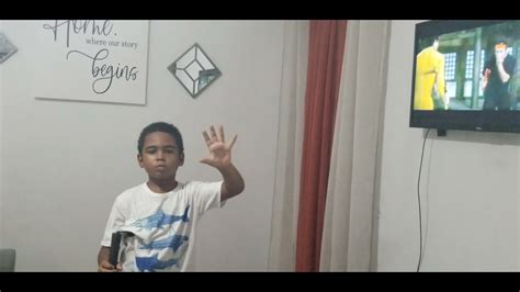 Little boy imitates Bruce Lee - YouTube