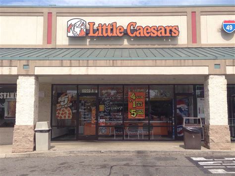 Little caesars university. Little Caesars, the home of the HOT N READY. 8428 Lockwood Ridge next to Wal-Mart in Sarasota Open Sun-Thurs from 11am-10pm. Fri-Sat 11am-11pm Tel: 941-351-8200 come and see us. 