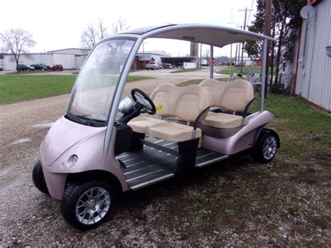 The dimensions of a golf cart can vary slightly depending on the manufacturer, model and options added. The average size of a golf cart is just under 4 feet wide by just under 8 feet in length..
