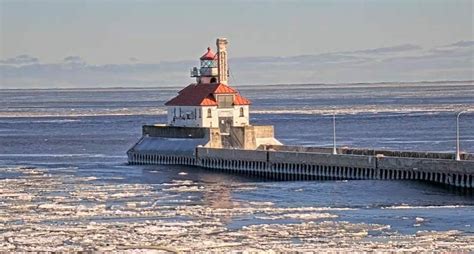 Live cam lake superior. United States coast guard RBM-44surfs huge waves in the Duluth Mn ship canal oct 21. RBM-44 (Response boat medium ) powered by twin 824hp Rolls Royce jet pr... 