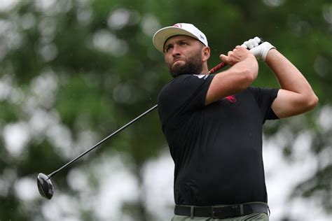 Live liv golf leaderboard. The LIV Golf era is officially underway with the Saudi-backed startup tour in the midst of its first season. For years, fans have been accustomed to the PGA Tour and the traditional stroke play ... 
