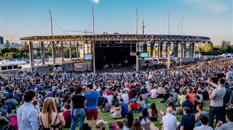 Live nation workday. May 23, 2024, 7:30 AM PDT / Updated May 23, 2024, 8:41 AM PDT. By Daysia Tolentino and Rob Wile. The Justice Department filed a lawsuit Thursday seeking to break up Live Nation, the parent company ... 