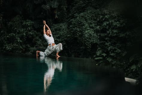 Living yoga. Book a class with Living Yoga Singapore now! 