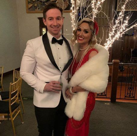 Liz dueweke married. Liz Dueweke has joined El Paso, Texas Fox affiliate KFOX as an evening co-anchor.. She will anchor at 5 and 9 p.m. alongside Robert Holguin.. Dueweke comes from Seattle, where she had been the ... 