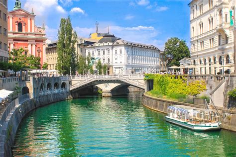Ljubljana.si - ena najbolj vročih evropskih kulinaričnih destinacij. ena izmed vodilnih svetovnih destinacij trajnostnega življenjskega sloga. mesto z zeleno dušo. odlična lokacija za kongrese in konference. žarišče nepozabnih dogodkov in prizorišč. izvrstna za ljubitelje aktivnosti na prostem, saj ponuja slikovite parke, obrežne sprehajalne poti ... 