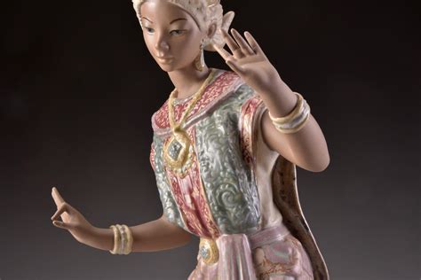 Lladro Thai Dancer In Traditional Clothes By Vincent Martinez …