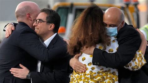 Llegan al país cinco estadounidenses liberados en un intercambio de prisioneros con Irán